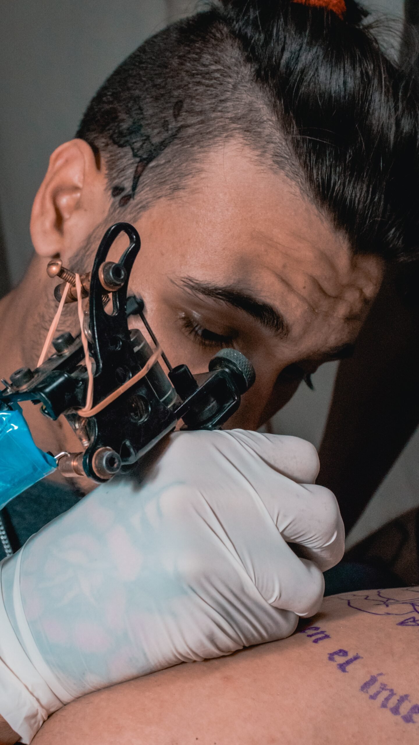 Los beneficios y riesgos de los tatuajes