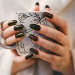 Uñas metalizadas: La última tendencia en diseños de uñas