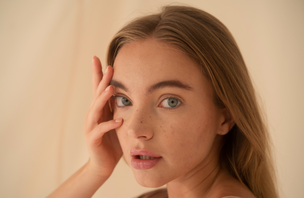 Cómo Adaptar tu Rutina de Cuidado de la Piel en Otoño con el Cambio de Clima de Verano a Otoño