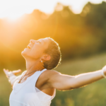 Cómo Mantener Altos Niveles de Energía y Bienestar al Adaptarte al Cambio de Estación