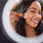 Tendencias de maquillaje para las fiestas navideñas 2024: Brilla en cada evento