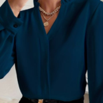 El azul pavo real Cómo incorporar el color tendencia de 2025 en tu guardarropa